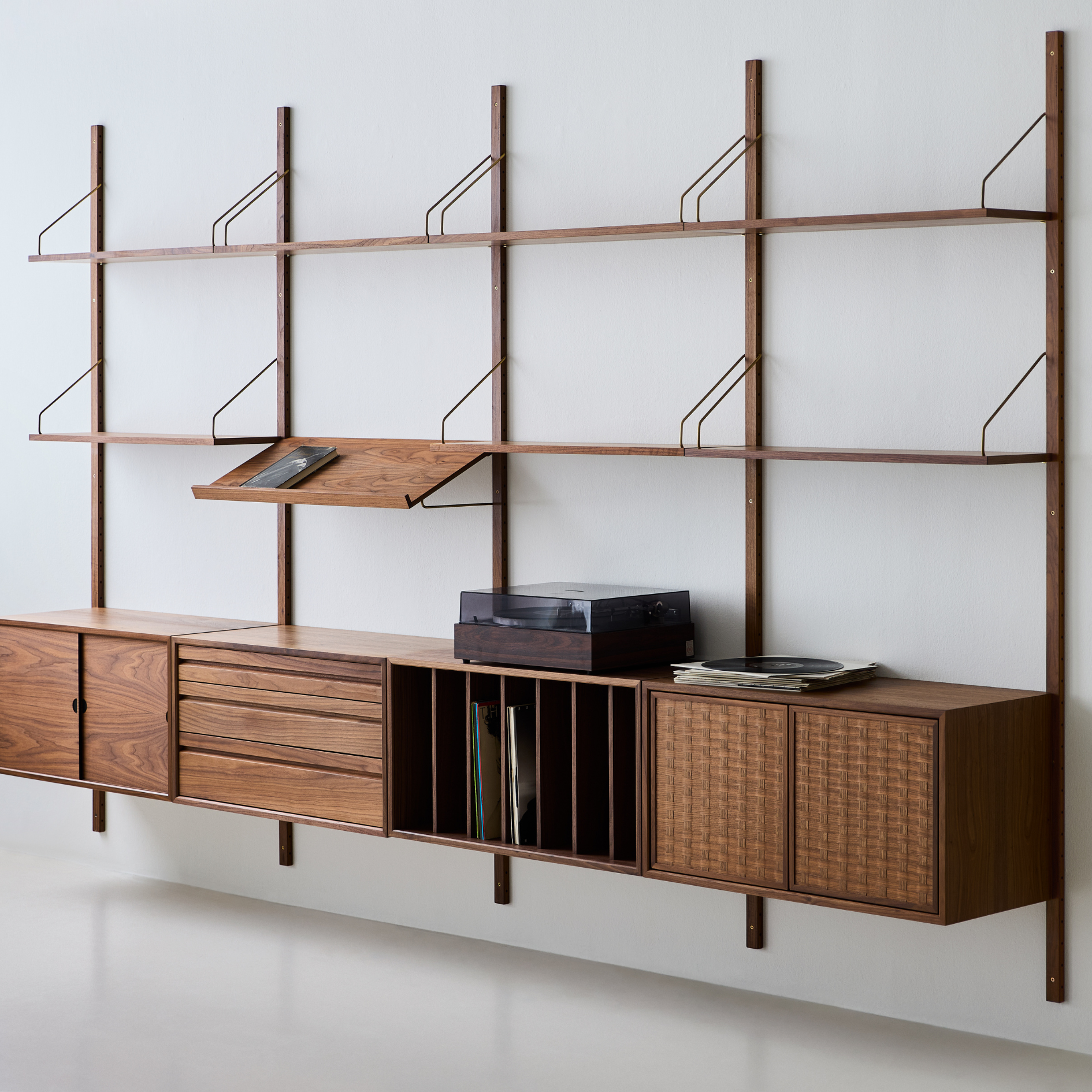 Royal System Storage